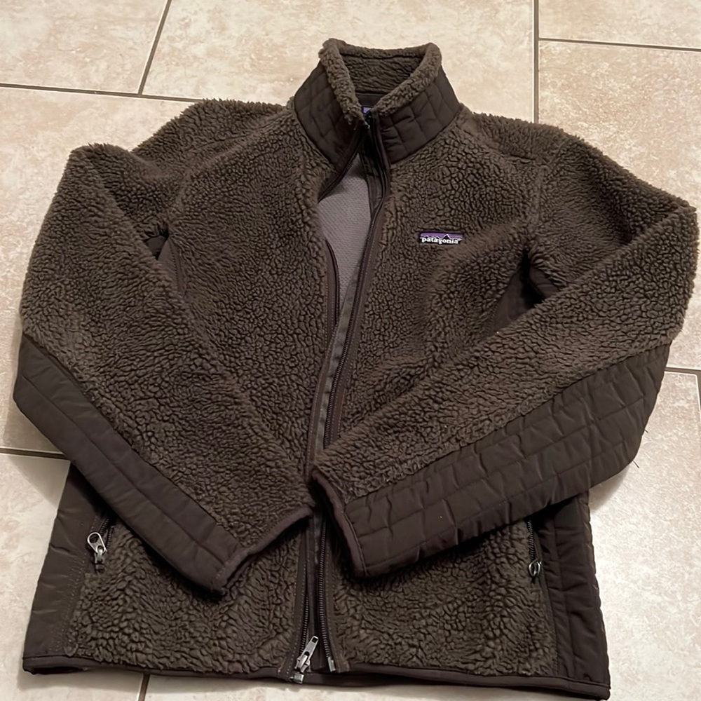 Woman’s Patagonia synchilla jacket